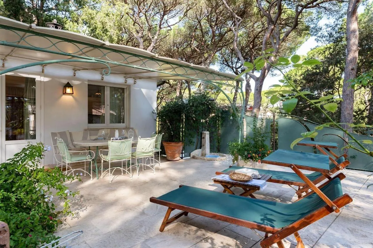 Iris Villa Castagneto Carducci 0*,  Italien