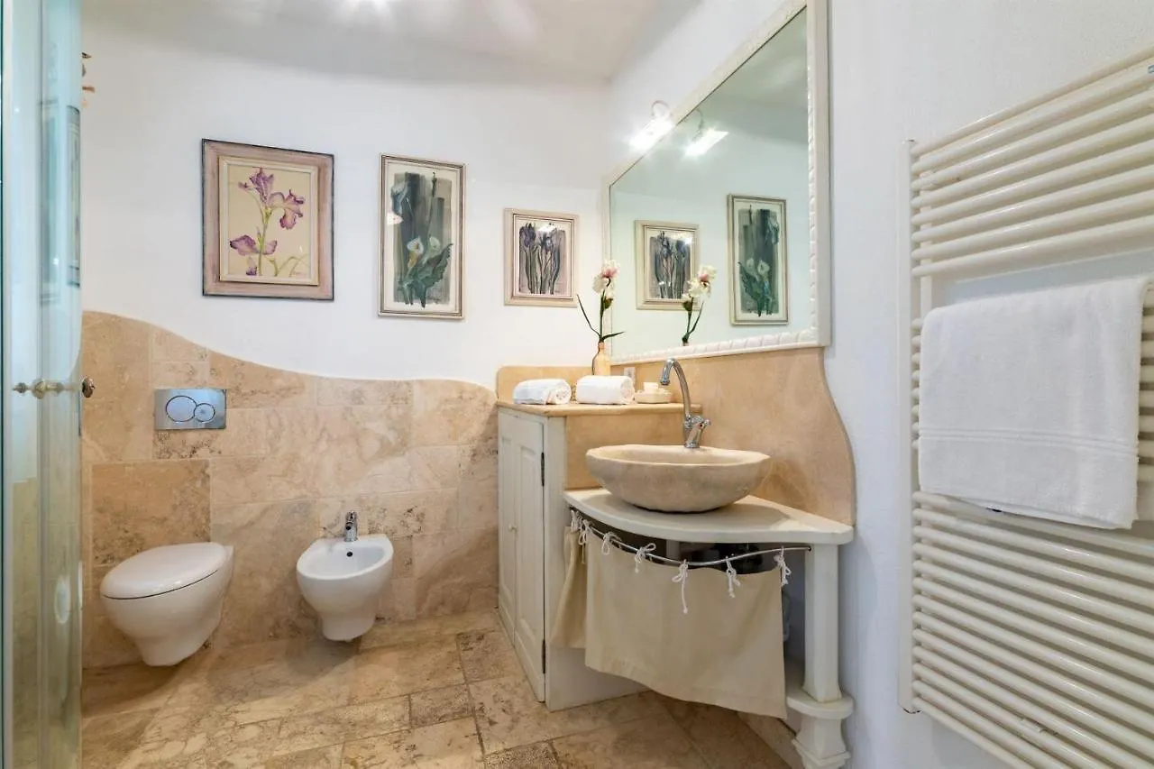 Iris Villa Castagneto Carducci