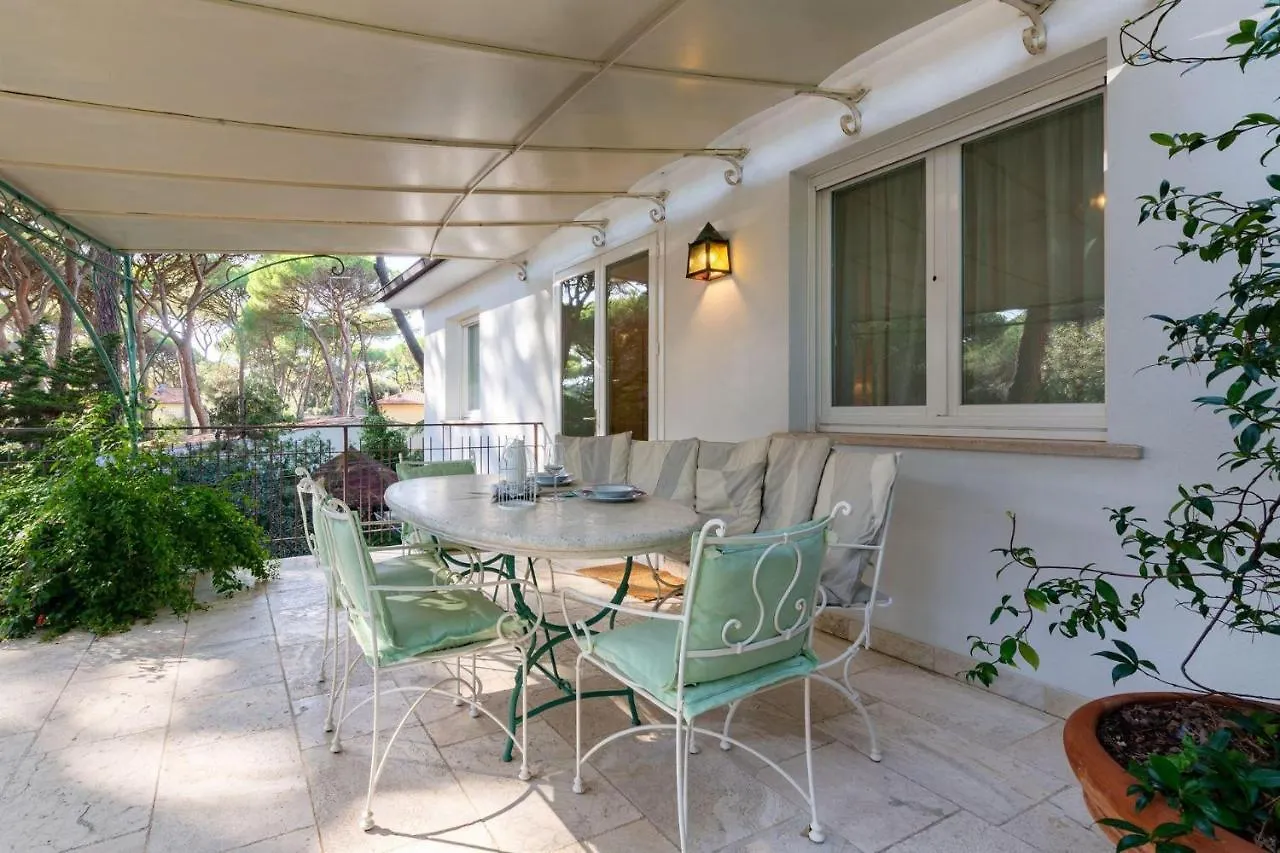 Iris Villa Castagneto Carducci 0*,  Italien
